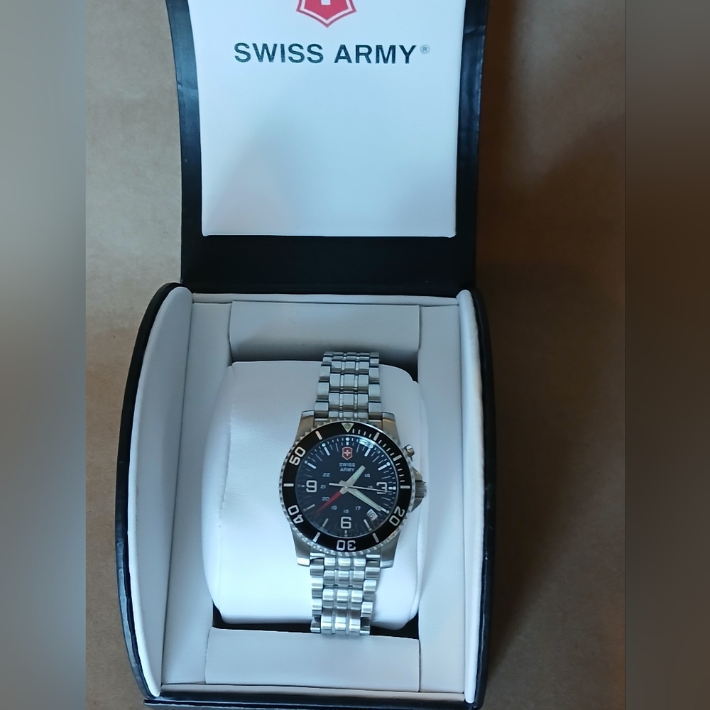 Victorinox Swiss Army Ladies Maverick II Alarm Wrist Watch Stainless Steel 24315